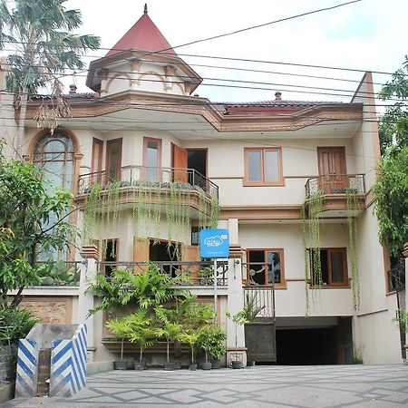 Graha Sekar Arum Syariah Surabaya Bagian luar foto